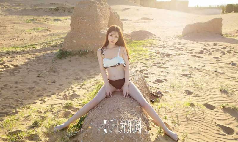 楚楚动人的林琳 一半沙漠一半水