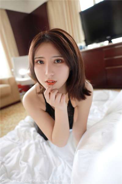 放浪少女情趣内衣尽显玲珑娇躯