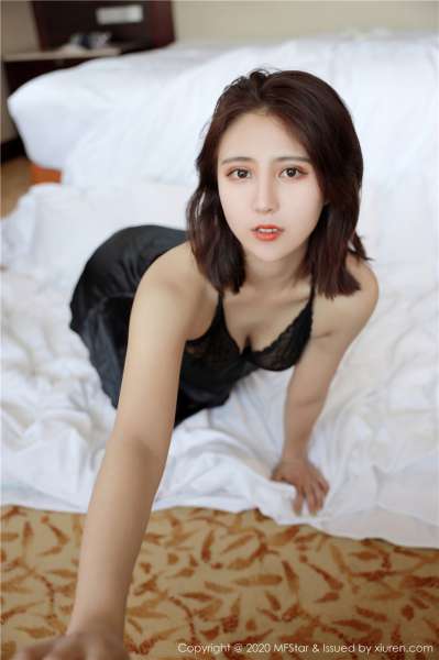 放浪少女情趣内衣尽显玲珑娇躯