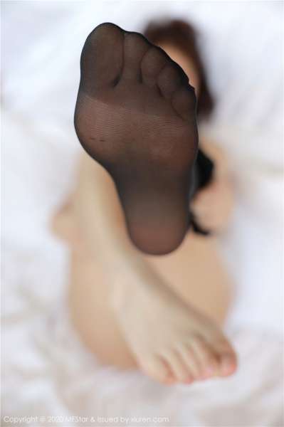 放浪少女情趣内衣尽显玲珑娇躯