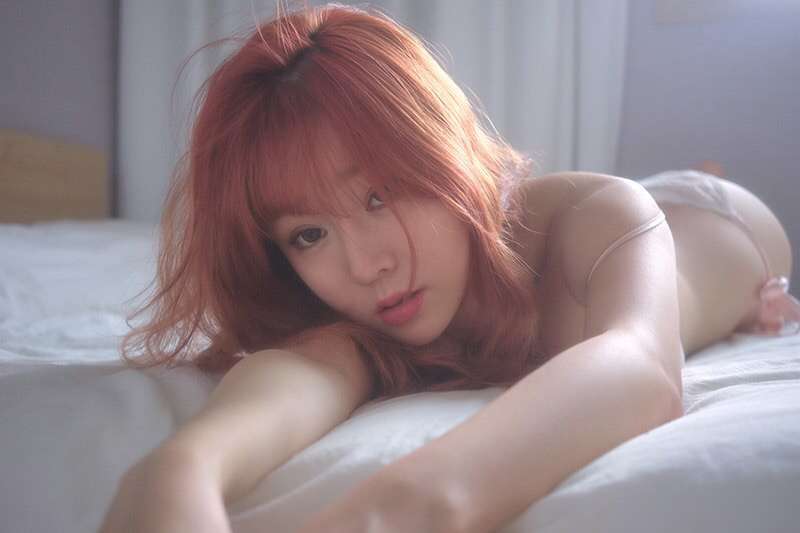 粉嫩佳人美乳翘臀诱惑