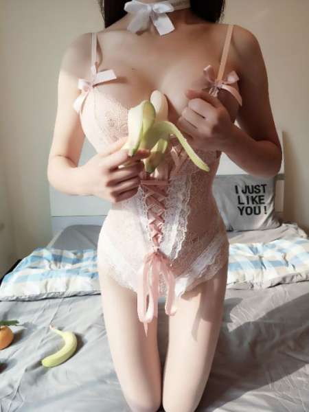 大奶妹与水果派