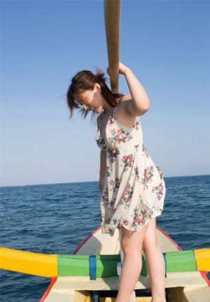 精致妹子海边比基尼写真