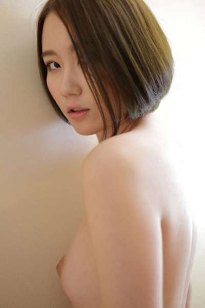 短发美女