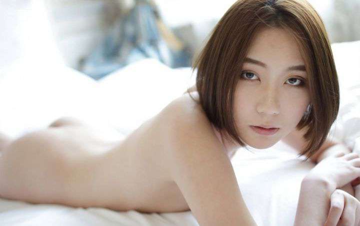 短发美女