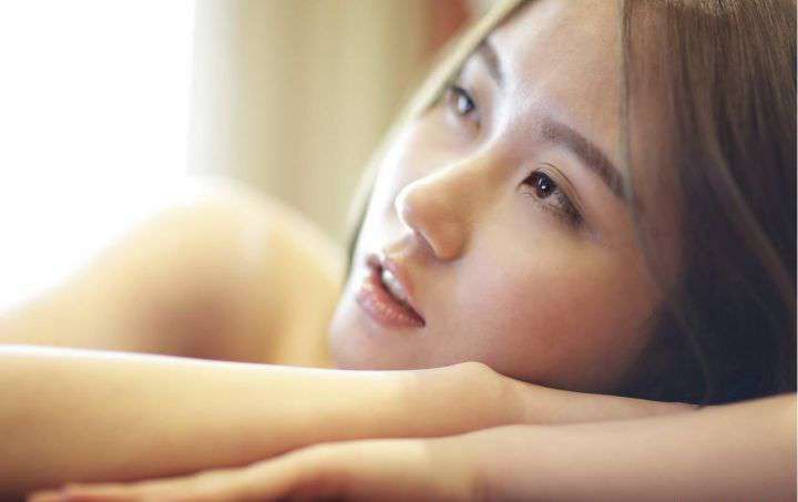 短发美女