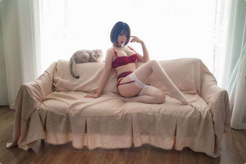 红内白丝诱惑