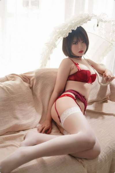 红内白丝诱惑