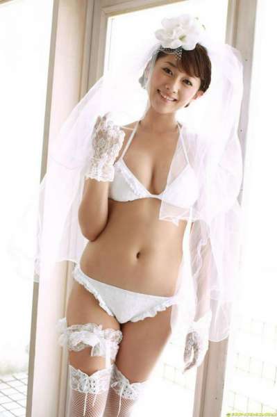 婚纱配情趣丝袜你见过吗
