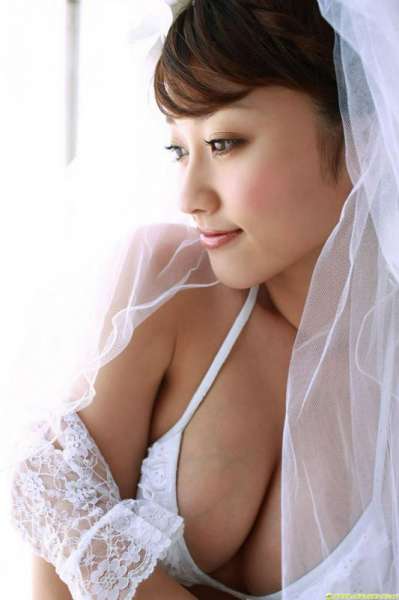 婚纱配情趣丝袜你见过吗