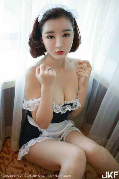 人气女神佳佳JiaJia俏皮女仆透视旗袍