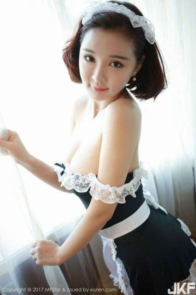 人气女神佳佳JiaJia俏皮女仆透视旗袍
