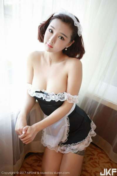 人气女神佳佳JiaJia俏皮女仆透视旗袍