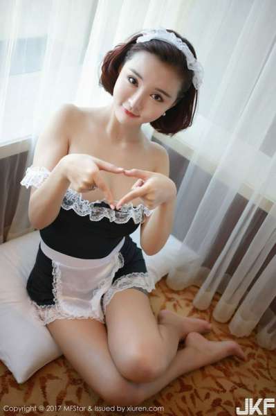 人气女神佳佳JiaJia俏皮女仆透视旗袍