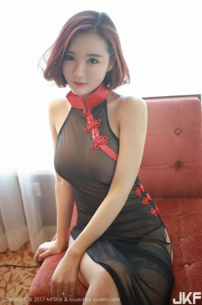 人气女神佳佳JiaJia俏皮女仆透视旗袍