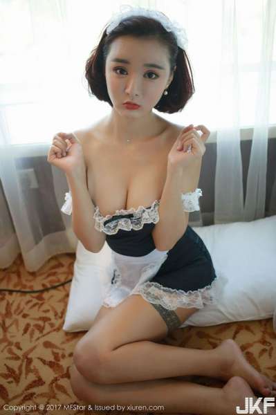 人气女神佳佳JiaJia俏皮女仆透视旗袍