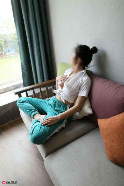 ROSI写真丰满翘臀惹人怜
