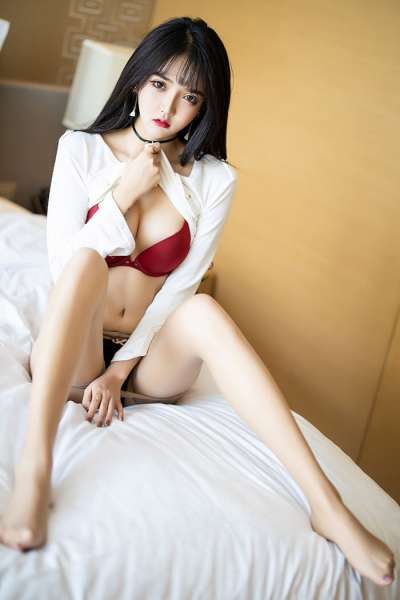 热辣小妹搔首弄姿惹人爱