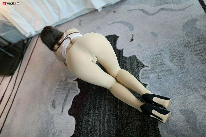 长腿妹肉丝无内直穿