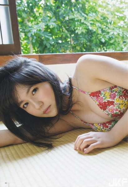 えっちなお姉さんのちょっとえっちなグラビア画像