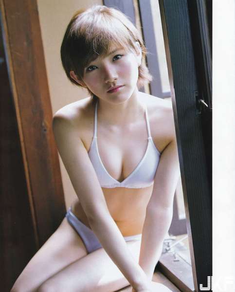 えっちなお姉さんのちょっとえっちなグラビア画像