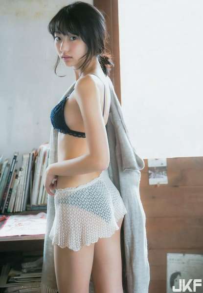 えっちなお姉さんのちょっとえっちなグラビア画像