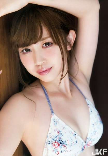 えっちなお姉さんのちょっとえっちなグラビア画像