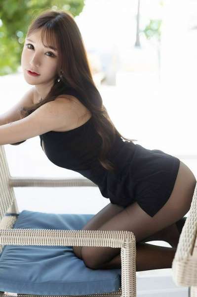 写真气质御姐周于希黑丝美臀