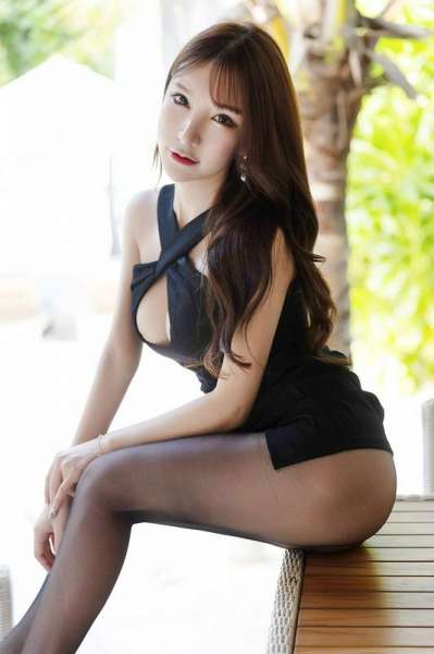 写真气质御姐周于希黑丝美臀