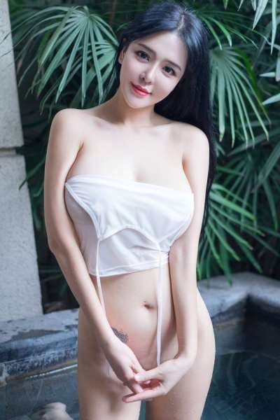 丰臀肥乳刘钰儿湿身诱惑两只大奶太诱人