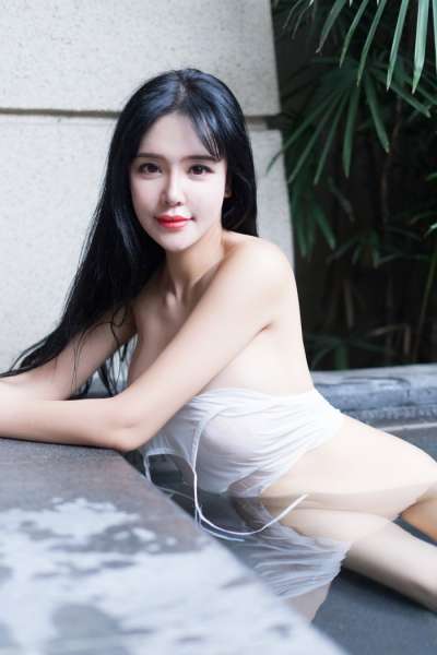 丰臀肥乳刘钰儿湿身诱惑两只大奶太诱人