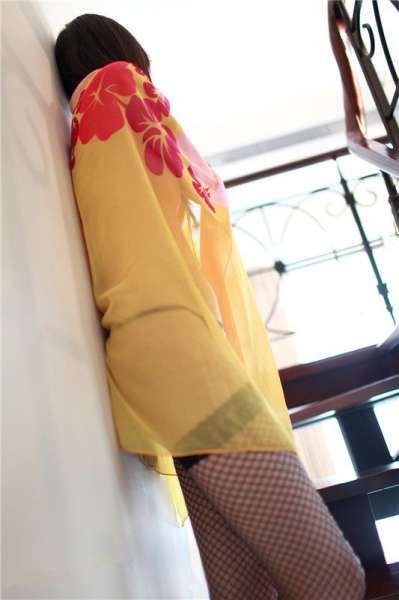 楼梯少女的妩媚
