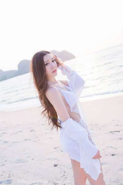 沙滩长发美丽性感淼淼萌萌哒