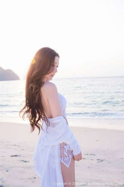 沙滩长发美丽性感淼淼萌萌哒
