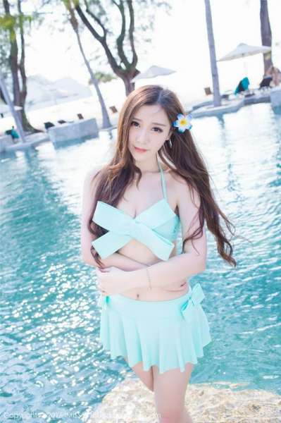 沙滩长发美丽性感淼淼萌萌哒