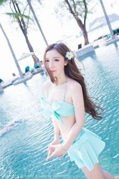 沙滩长发美丽性感淼淼萌萌哒