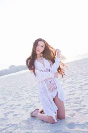 沙滩长发美丽性感淼淼萌萌哒