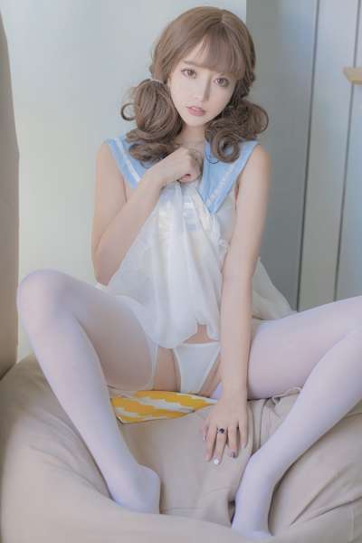 宅男女神米线线开档丝袜大秀美乳