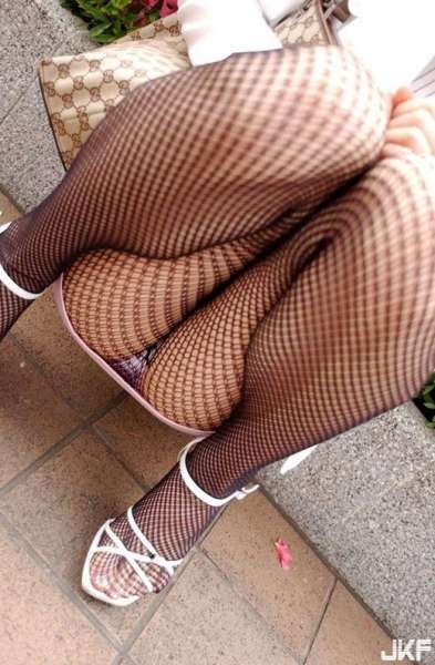 サンダルのエロ画像ほぼ素足の诱惑