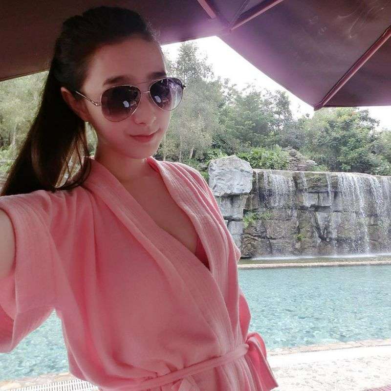 程爱玲大马气质美人私房照