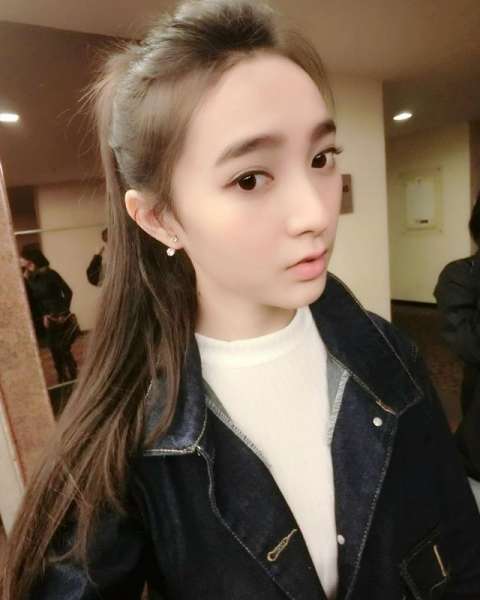 程爱玲大马气质美人私房照