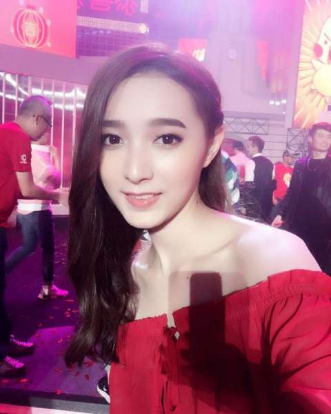 程爱玲大马气质美人私房照