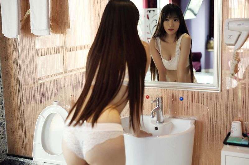 诱惑狸妹子酒店大胆脱衣写真尺度惊人