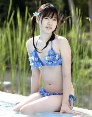 有点婴儿肥的马尾辫少女