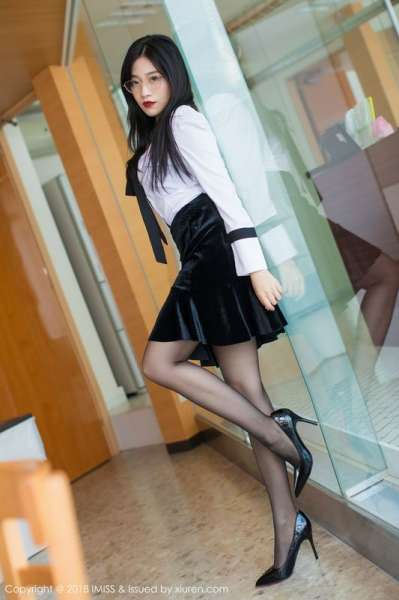 写真许诺Sabrina极致美到窒息的美腿诱惑