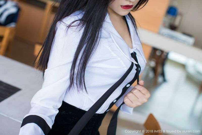 写真许诺Sabrina极致美到窒息的美腿诱惑
