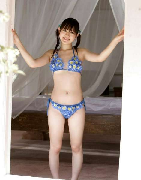 有点婴儿肥的马尾辫少女