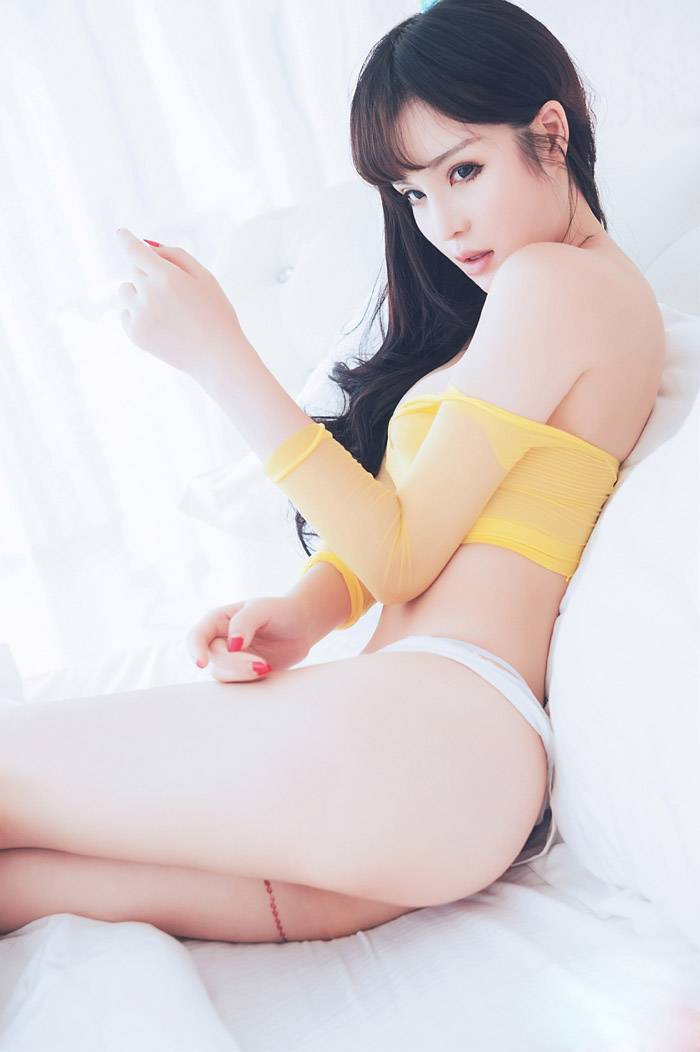 美女模特颜瑜性感丁字裤销魂玉照写真