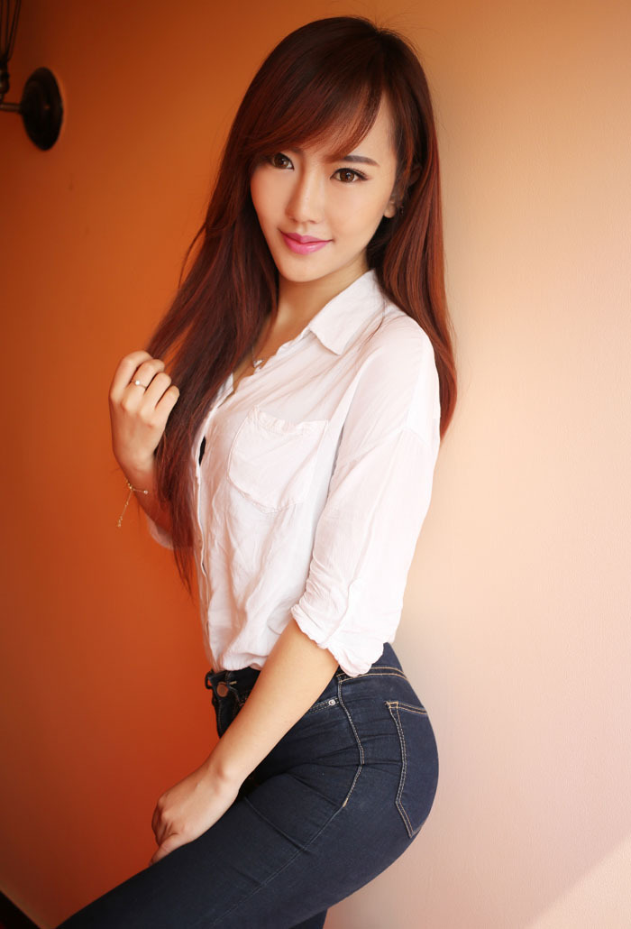 极品模特赵婉妮甜美性感写真