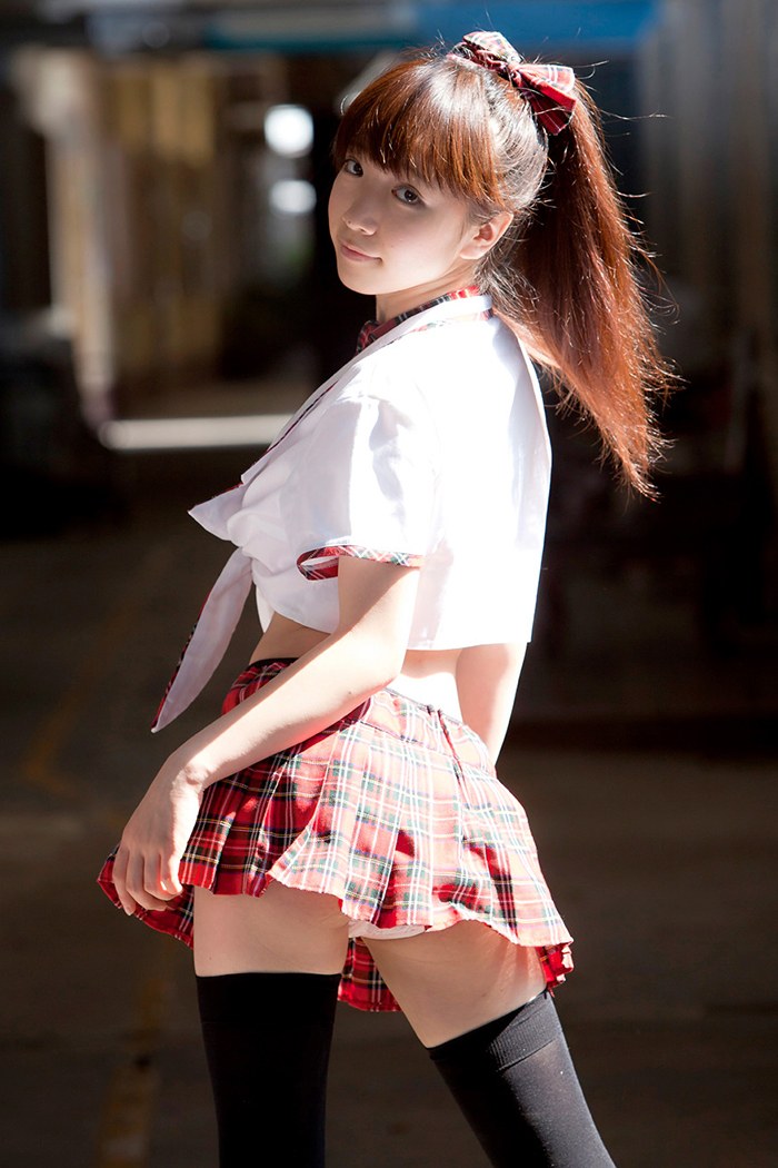 性感日本辣妹平山蓝里巨乳紧缚呼之欲出